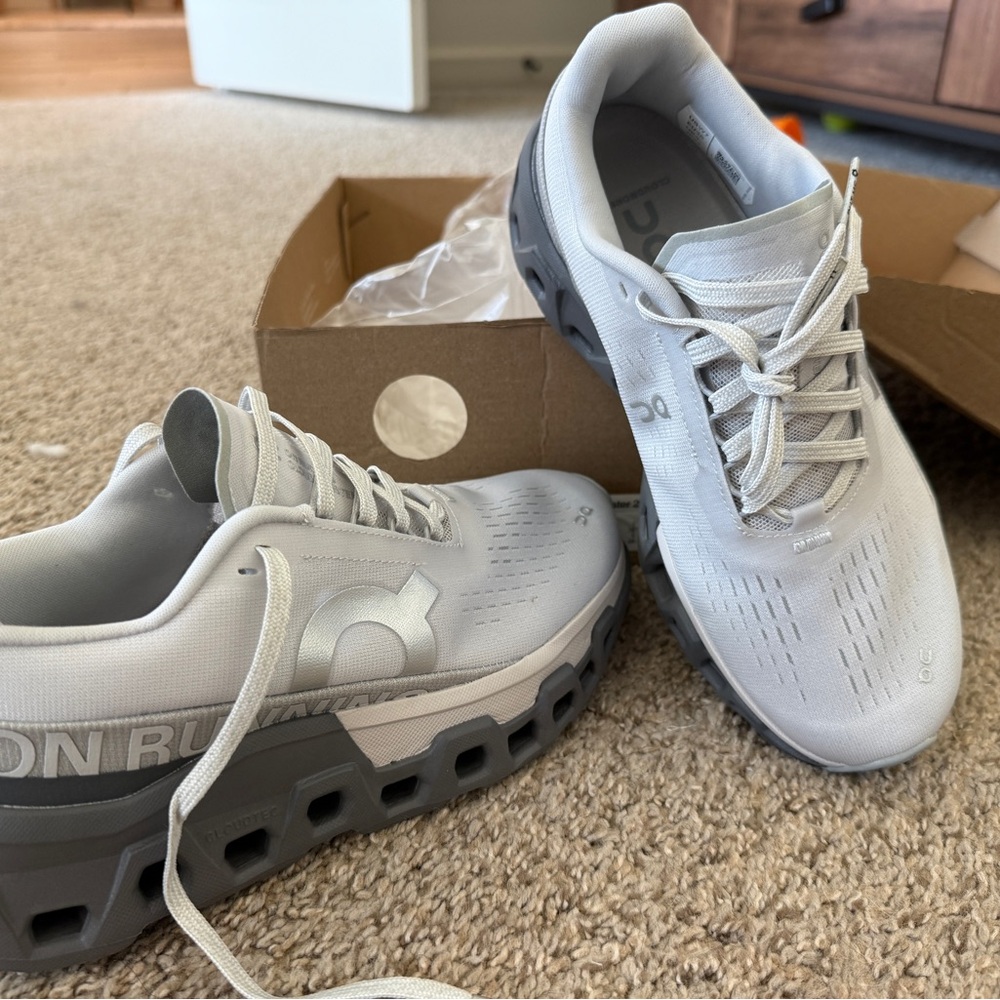 NEW IN BOX On Running Women's Cloudmonster 2